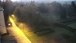 Příjezdová cesta k zámku