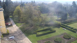 Příjezdová cesta k zámku