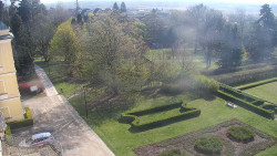 Příjezdová cesta k zámku