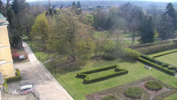 Příjezdová cesta k zámku