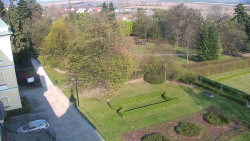 Příjezdová cesta k zámku