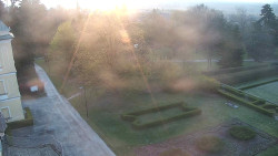 Příjezdová cesta k zámku