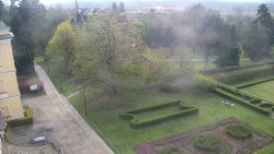 Příjezdová cesta k zámku