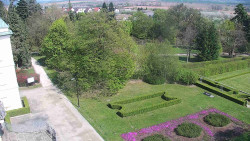 Příjezdová cesta k zámku