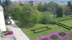 Příjezdová cesta k zámku