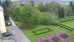 Příjezdová cesta k zámku