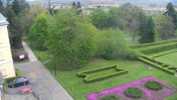 Příjezdová cesta k zámku