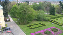 Příjezdová cesta k zámku