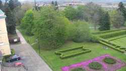 Příjezdová cesta k zámku