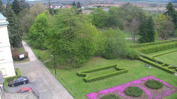 Příjezdová cesta k zámku