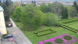 Příjezdová cesta k zámku