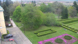 Příjezdová cesta k zámku