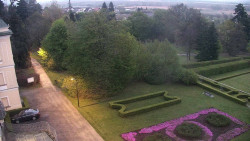 Příjezdová cesta k zámku