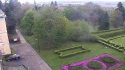 Příjezdová cesta k zámku