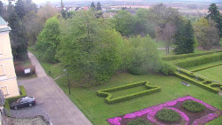 Příjezdová cesta k zámku