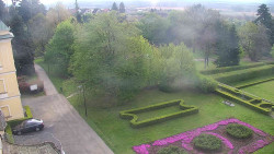 Příjezdová cesta k zámku