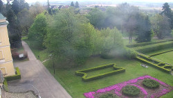 Příjezdová cesta k zámku