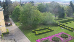 Příjezdová cesta k zámku