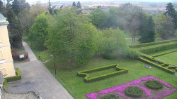 Příjezdová cesta k zámku