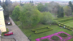 Příjezdová cesta k zámku