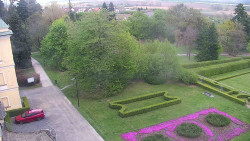 Příjezdová cesta k zámku