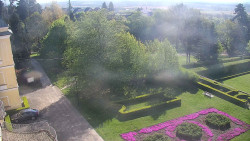 Příjezdová cesta k zámku