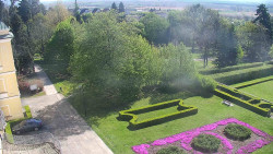 Příjezdová cesta k zámku