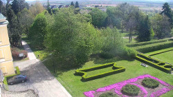 Příjezdová cesta k zámku