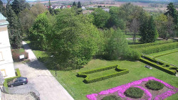 Příjezdová cesta k zámku