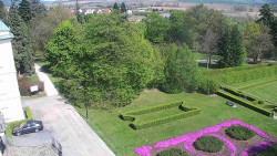 Příjezdová cesta k zámku