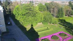 Příjezdová cesta k zámku