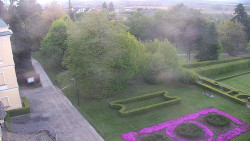 Příjezdová cesta k zámku