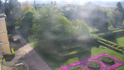 Příjezdová cesta k zámku