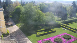 Příjezdová cesta k zámku