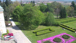 Příjezdová cesta k zámku