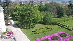 Příjezdová cesta k zámku