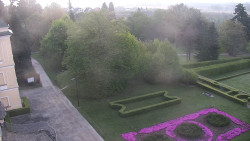 Příjezdová cesta k zámku