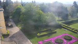 Příjezdová cesta k zámku