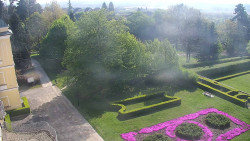 Příjezdová cesta k zámku