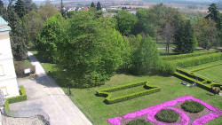 Příjezdová cesta k zámku