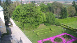 Příjezdová cesta k zámku