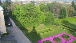 Příjezdová cesta k zámku