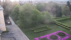 Příjezdová cesta k zámku