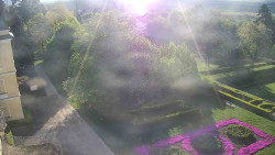 Příjezdová cesta k zámku