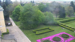 Příjezdová cesta k zámku