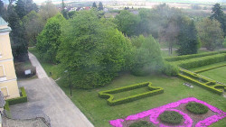 Příjezdová cesta k zámku