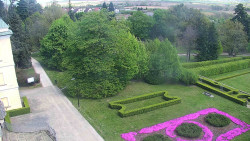 Příjezdová cesta k zámku