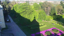 Příjezdová cesta k zámku