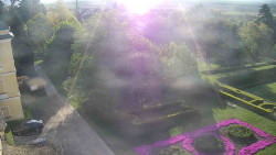 Příjezdová cesta k zámku