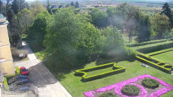 Příjezdová cesta k zámku